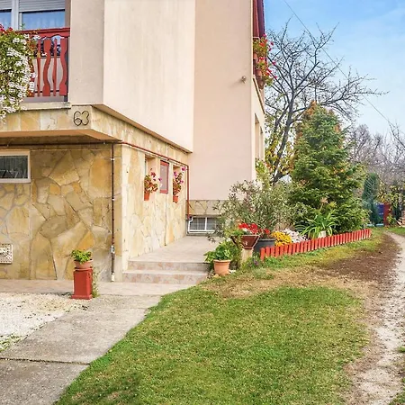 Two-bedroom In Apartmán Alsópáhok